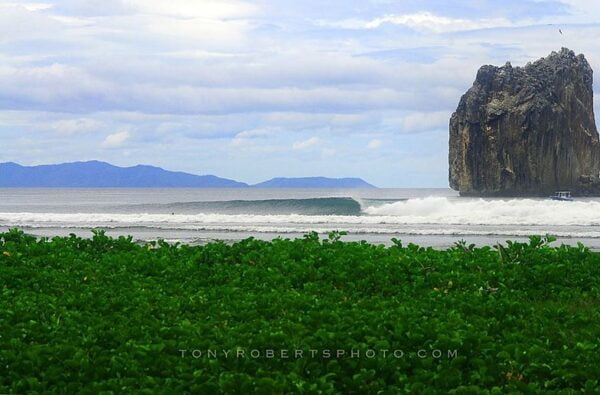 Roca Bruja en Playa Hermosa Parque Nacional Santa Rosa Guanacaste