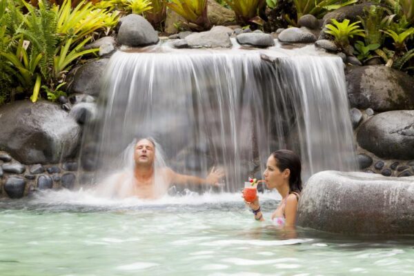 Volcán Arenal y sus aguas termales